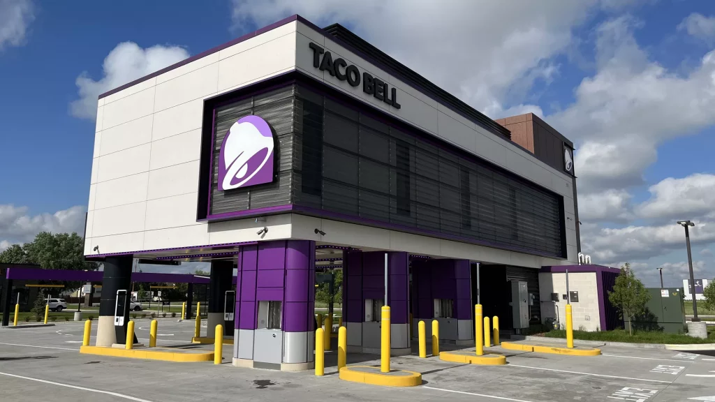 Taco Bell fast food drive through building